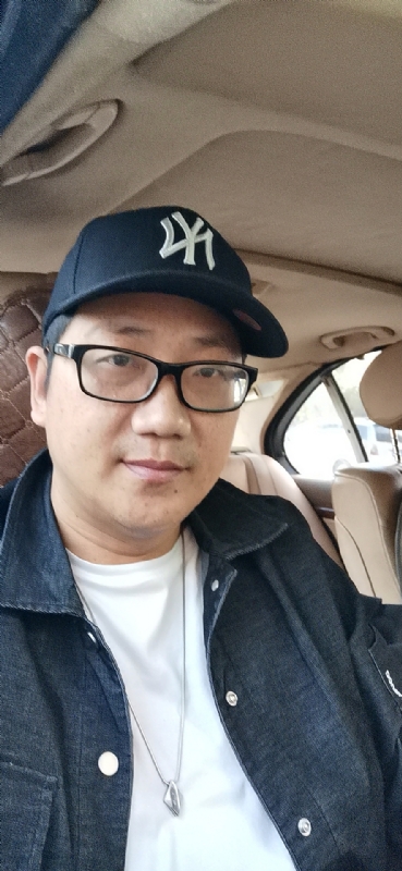拥抱幸福的第一张照片--永泰相亲网